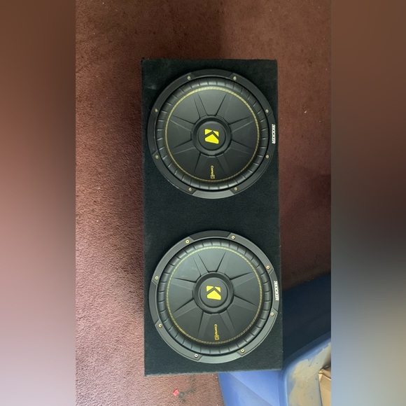 2 12’ kickers subwoofer and 2100 amp - Picture 4 of 5